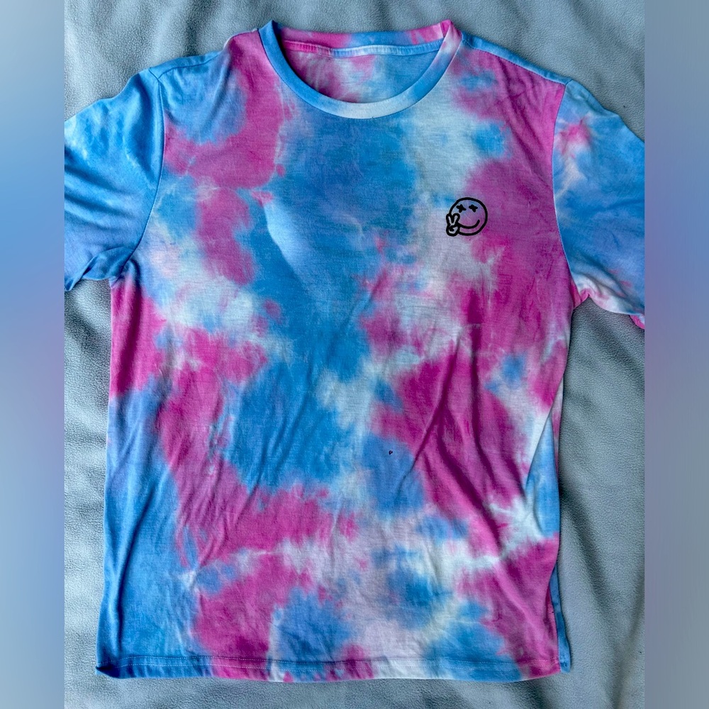 SHEIN Medium Tye Dye Smiley Face Peace Sign shirt